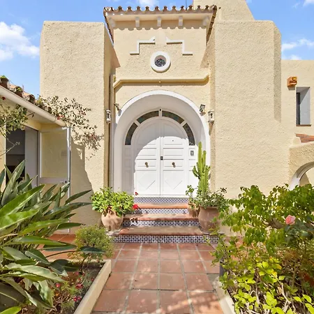 Charming Andalusian Style In Nueva Andalucia Villa *